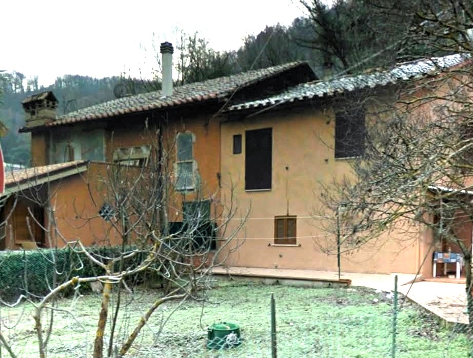 Bilocale con ingresso autonomo e ampio portico a Piediluco