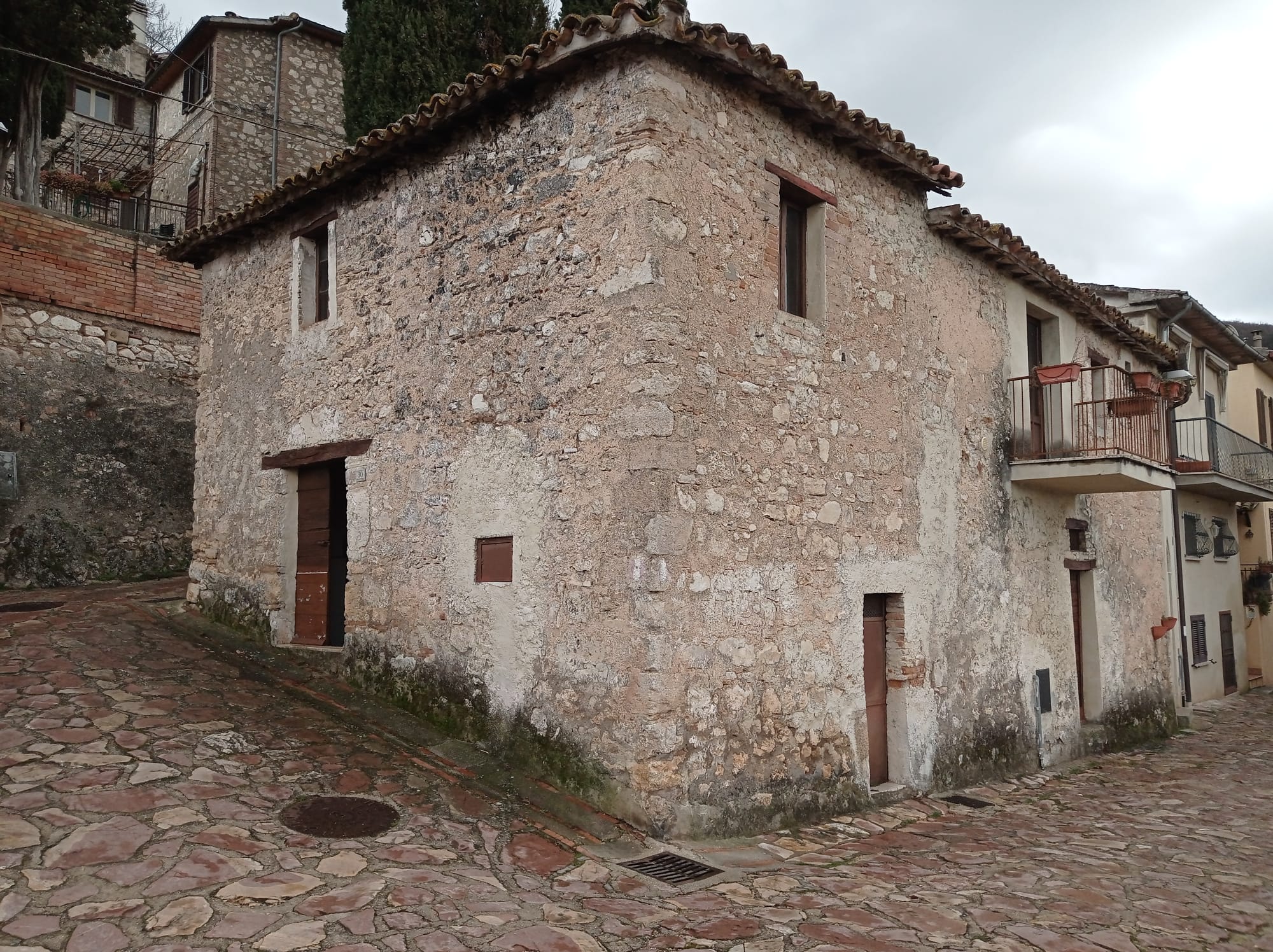 Cielo/Terra in borgo caratteristico