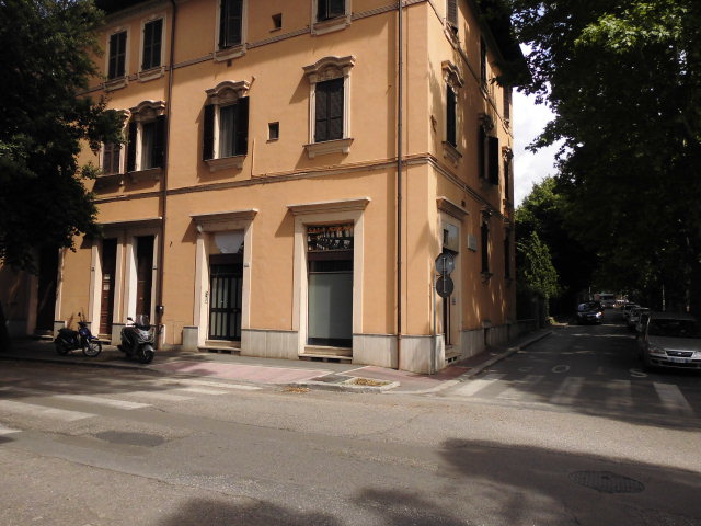 Negozio in ottima posizione locato