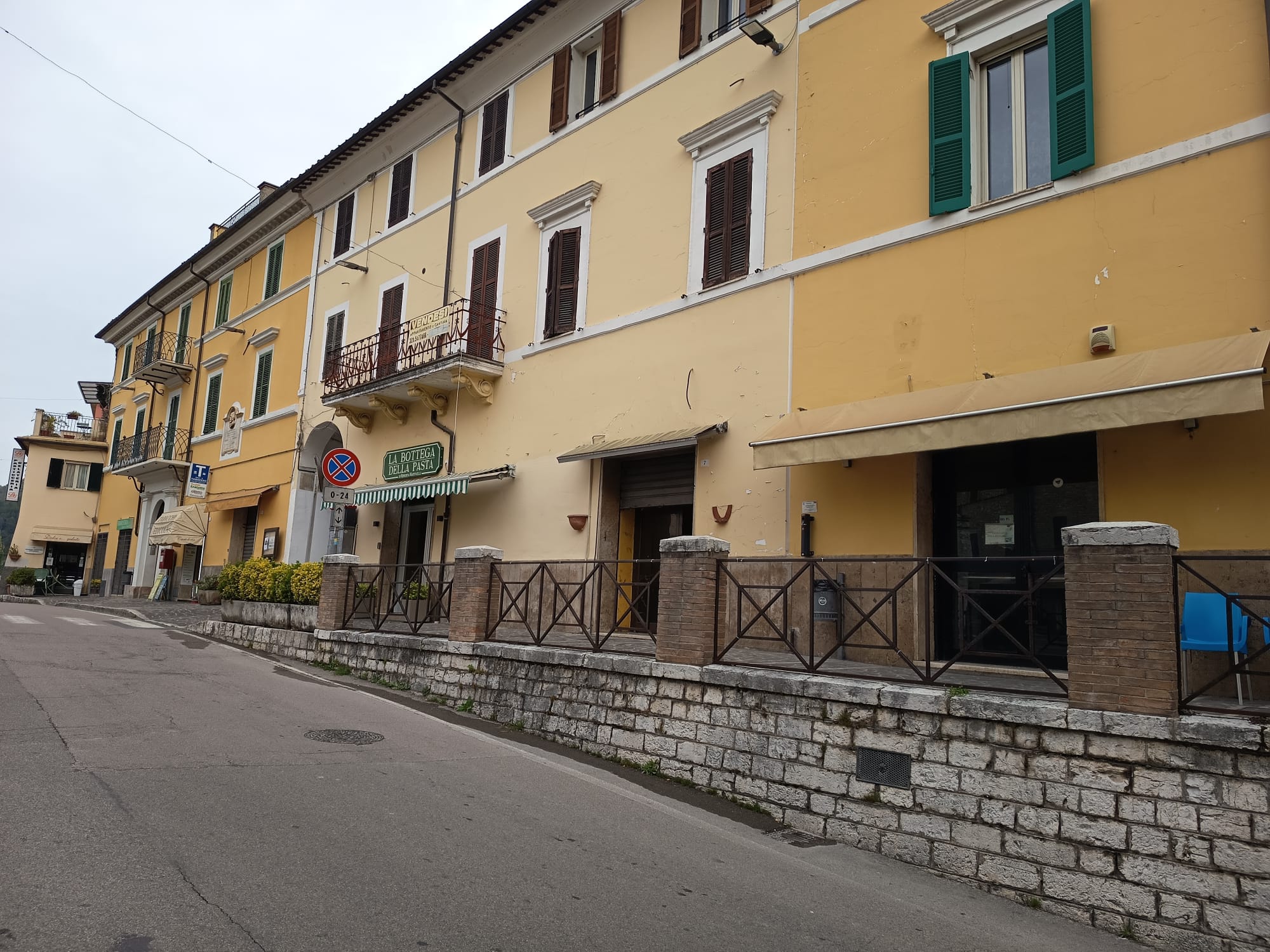 Negozio di mq. 55 a Arrone centro
