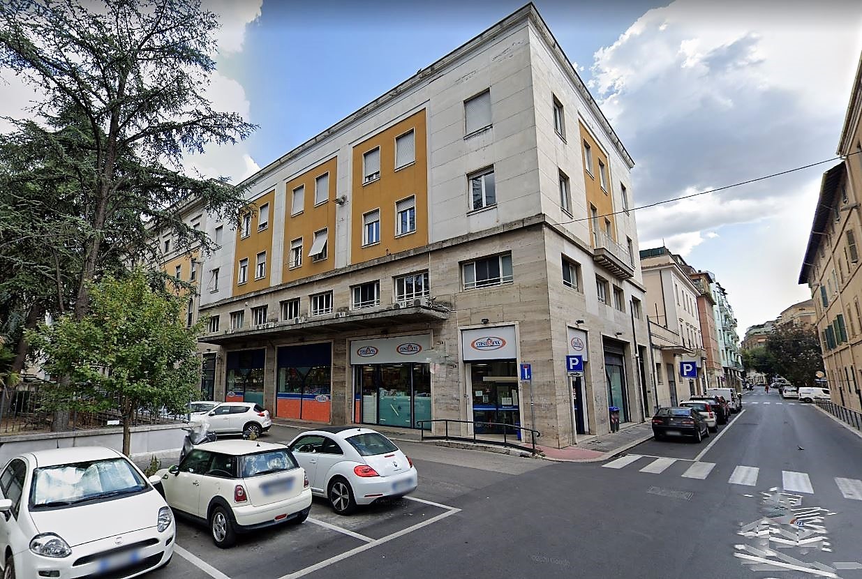 Grande Ufficio da ristrutturare al piano interrato